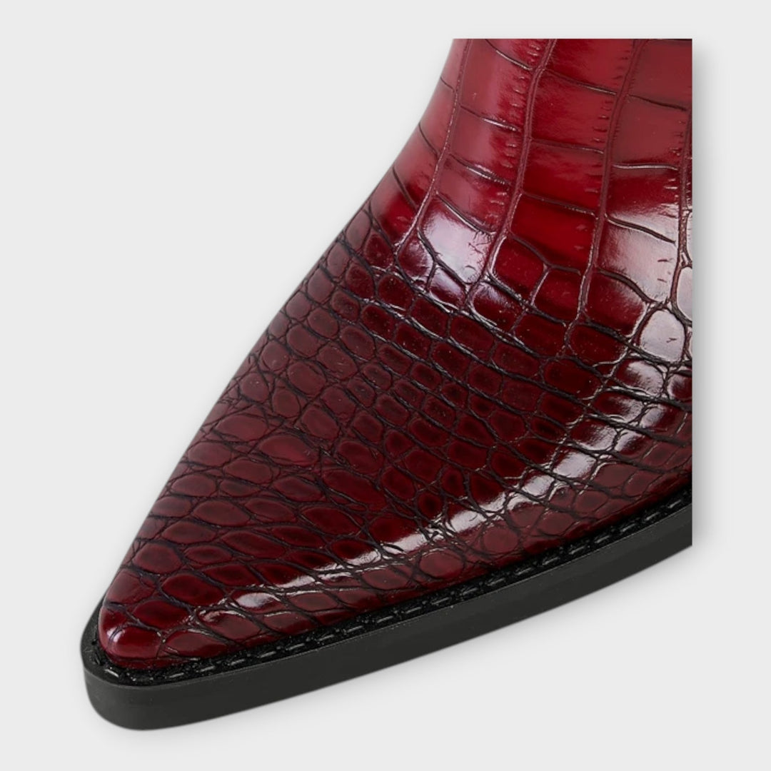 Krokodilmintás cipők elegáns sarokkal
